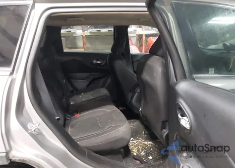 2016 Jeep Cherokee Latitude z USA, uszkodzony, nr VIN 1C4PJMCB7GW162800